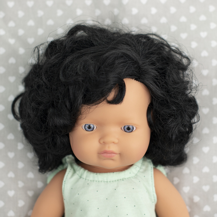 lalka europejka czarne kręcone włosy 38 cm Miniland